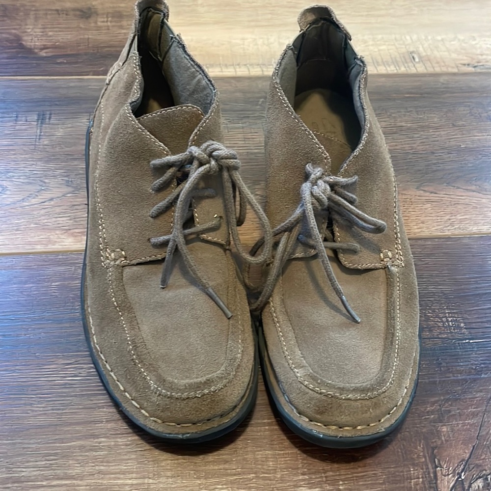 Clarks brown lace up suede ankle‎ booties size 6